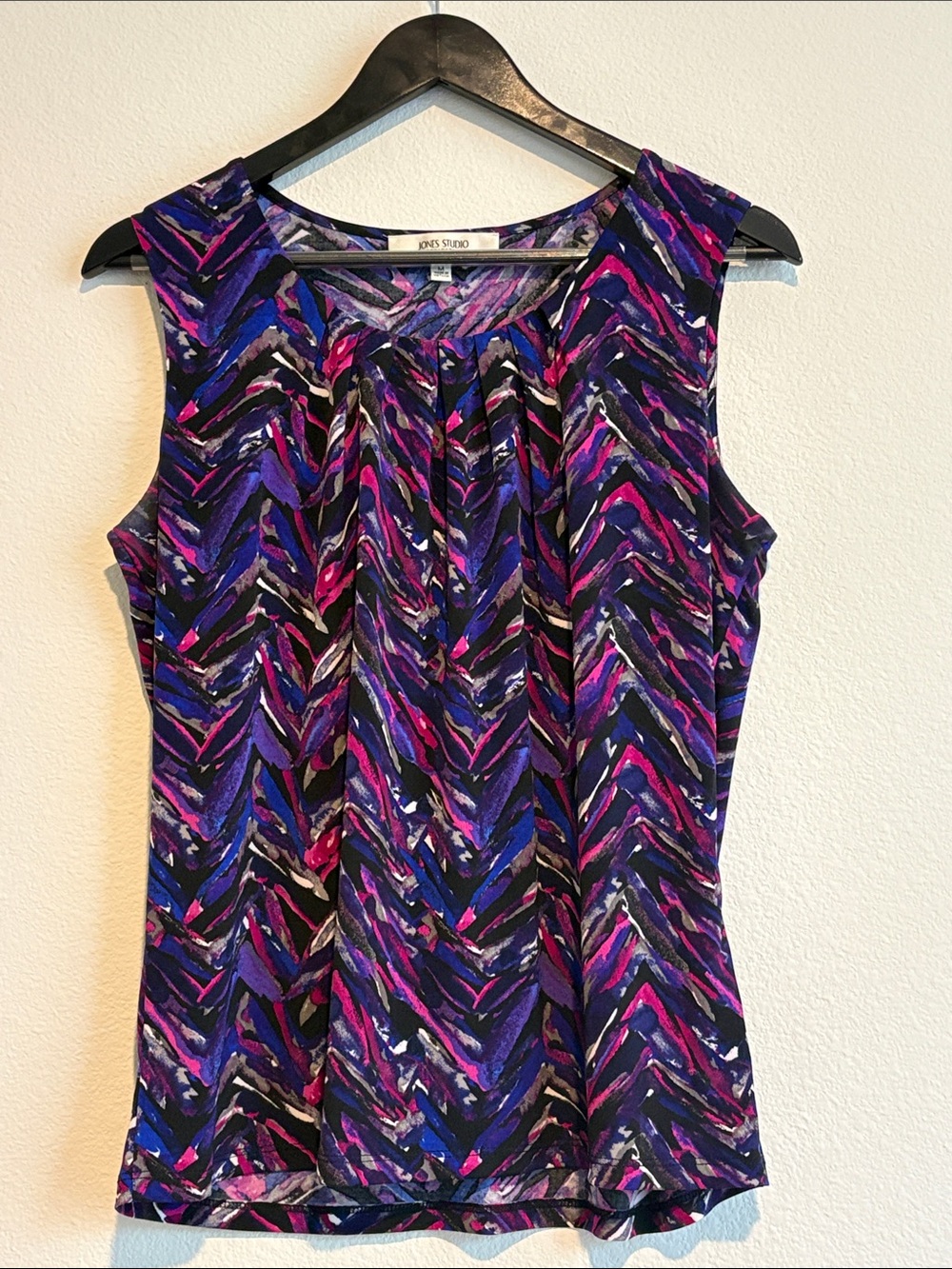Jones Studio Sleeveless Chevron Print Camisole - Purple, Magenta, Black